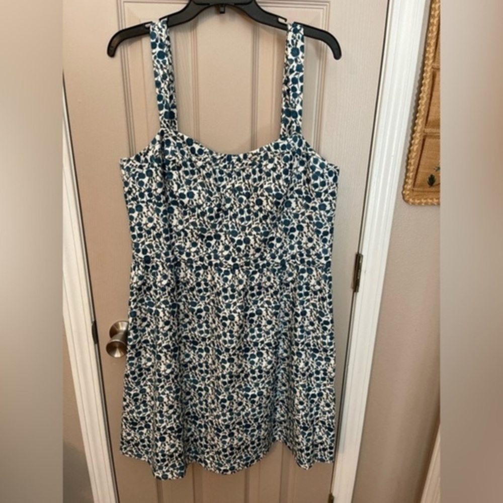 Loft NWT fit & flare blue, white & black strappy floral cotton dress, size 14.